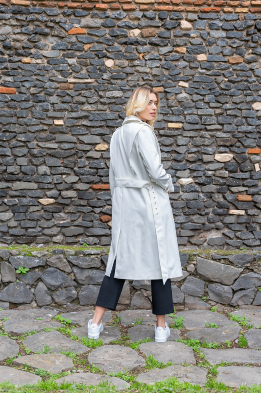 Trench Coat Bianco Elegante