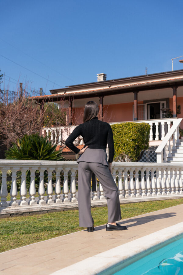 Pantaloni dritti con Gonna Rimovibile in Grigio Fumo