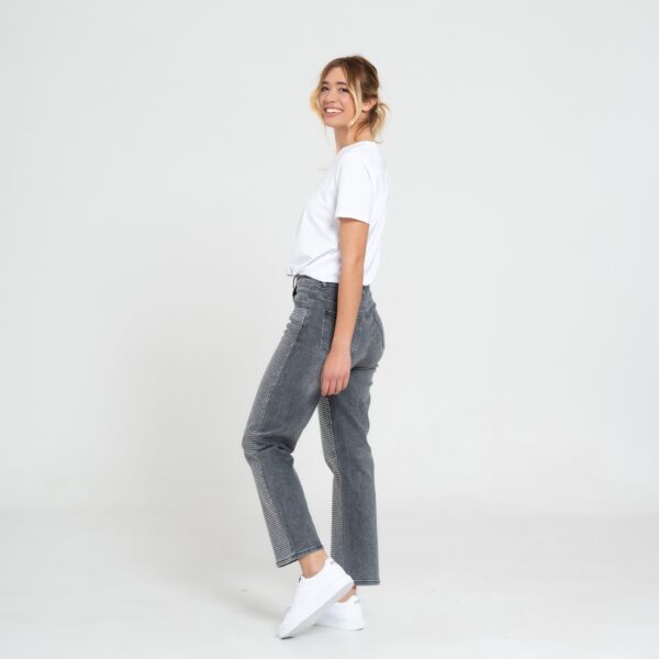 Jeans Grigi con Applicazione Strass Frontale